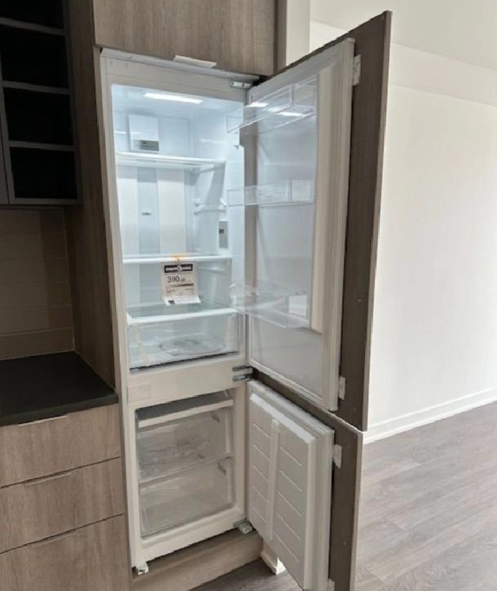 1 BED DEN CONDO FOR LEASE BRAND NEW BUILDING 401 & KENNEDY in City