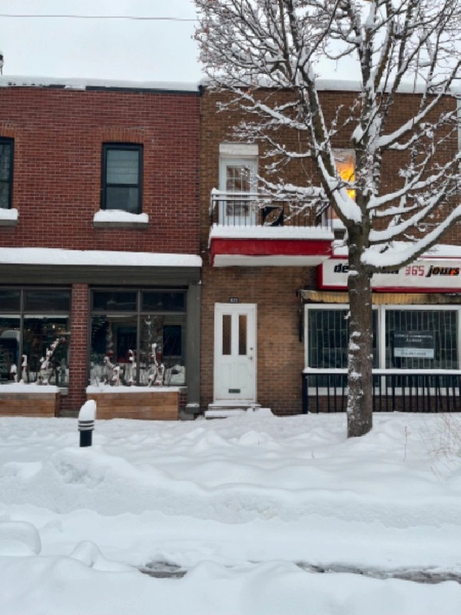 Located near Laurier and Papineau subway stations, LePlateauMo in