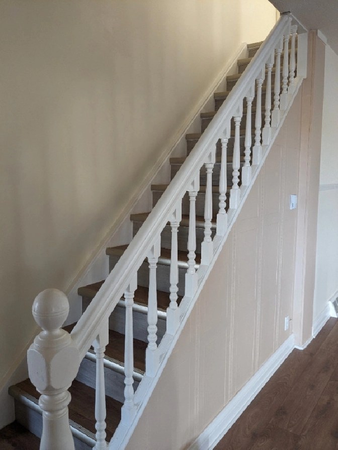 Spacious 2 bed plus office Character Home on the Hill 1500 in Medicine