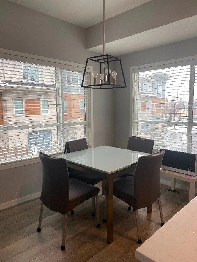 (Town House) 3 beds 2.5 baths / Harvest Hills in Calgary,AB