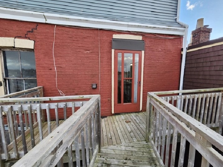 95 Hazen Large 2 bedroom Unit Close to St Joseph's Hospital! in Saint