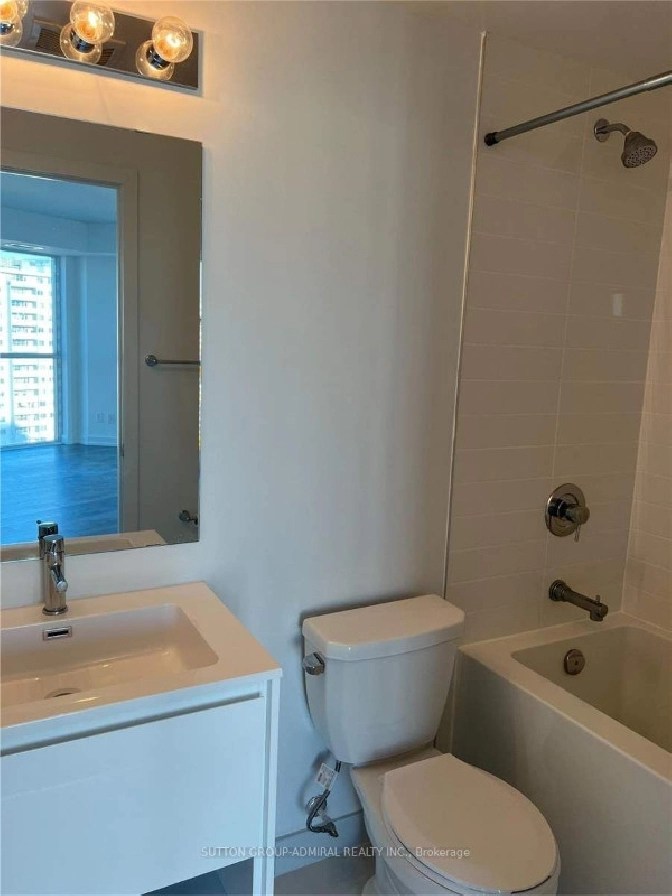 Downtown Condo a bedroom with one den to rent in City of Toronto,ON Apartments & Condos for Rent