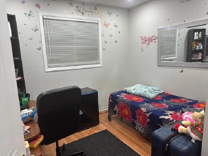 Single private room for female in Mississauga / Peel Region,ON Room