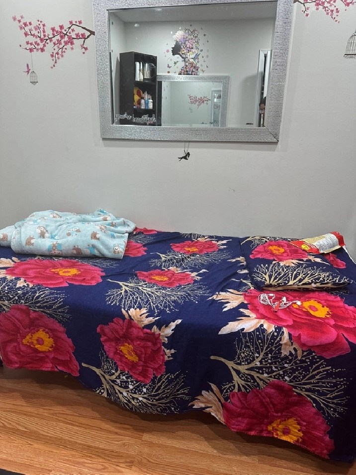 Single private room for female in Mississauga / Peel Region,ON Room