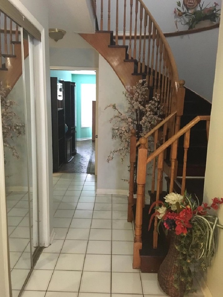 Single private room for female in Mississauga / Peel Region,ON Room