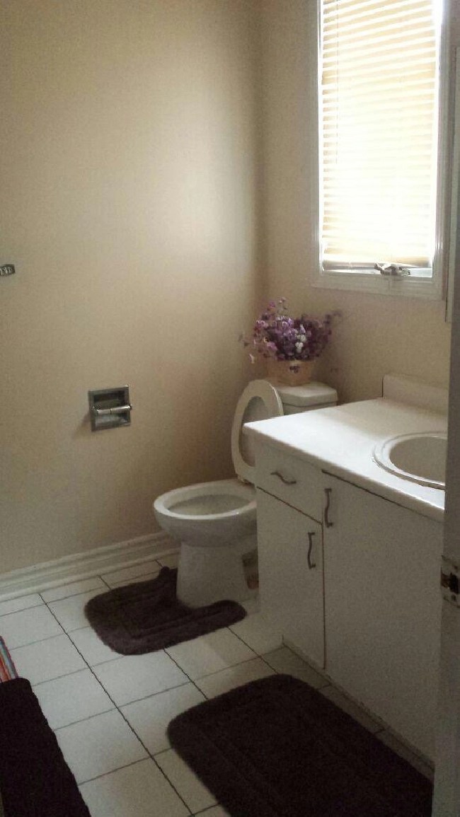 Single private room for female in Mississauga / Peel Region,ON Room