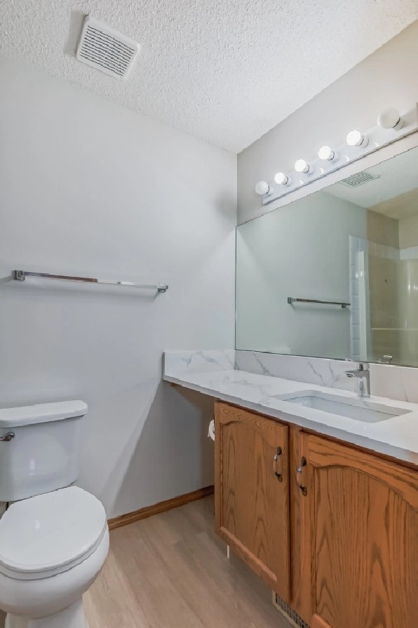 2 WEEKS FREE RENT Spacious 3BR Townhouse in Millview Green in Calgary