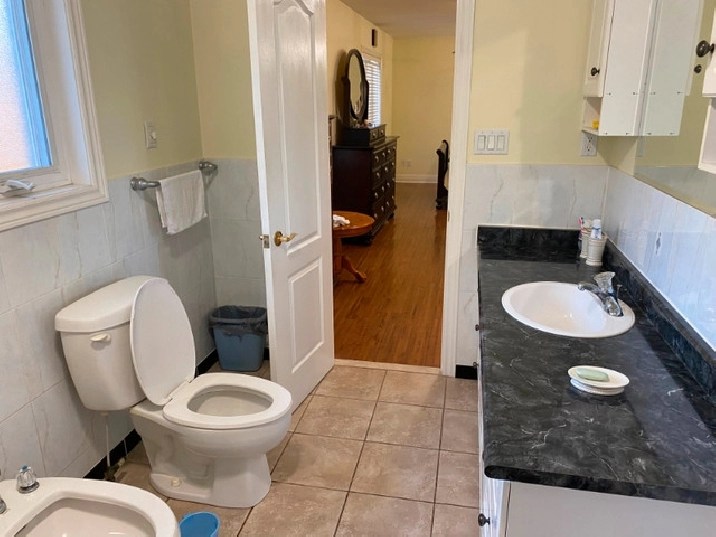 MASTER BEDROOM FOR RENT ALBION / ISLINGTON 1400 JAN 1st in