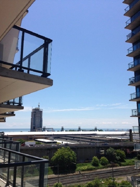 Luxury 1 Bed, 1.5 Bthrm, Condo in Liberty Village Avail March 1 in City of Toronto,ON