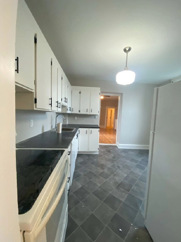 Bright 3 bedroom with heat and hot water included in Saint John,NB