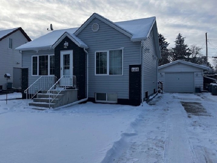 Move In Ready in Vegreville in Strathcona County,AB Houses for Sale