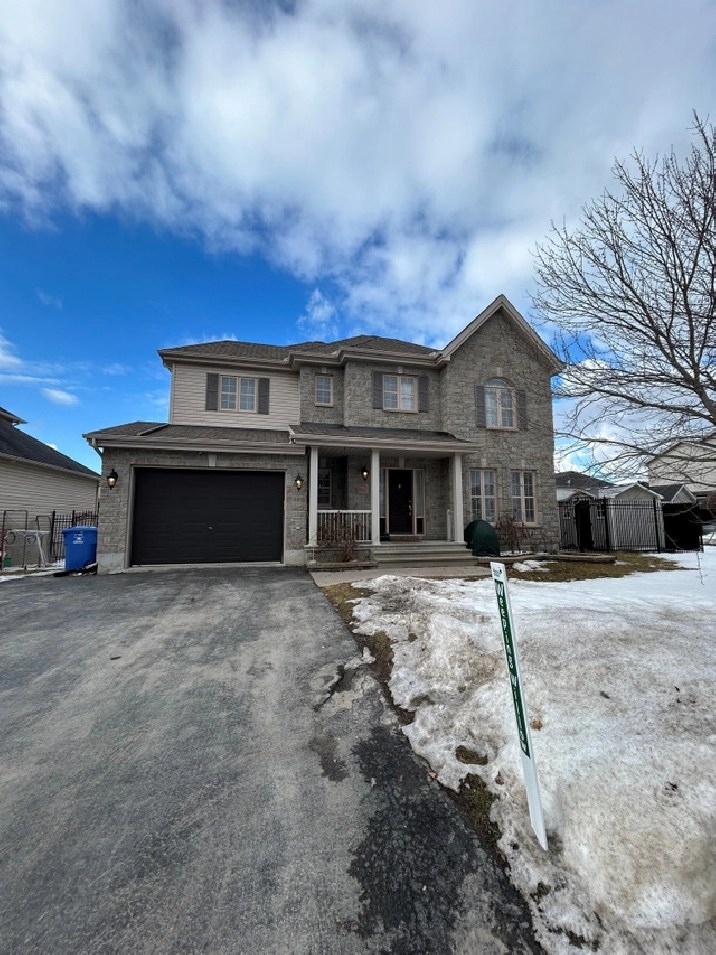 AVAILABLE NOW BEAUTIFUL 4 1 BEDROOM HOME IN QUIET NEIGHBORHOOD in