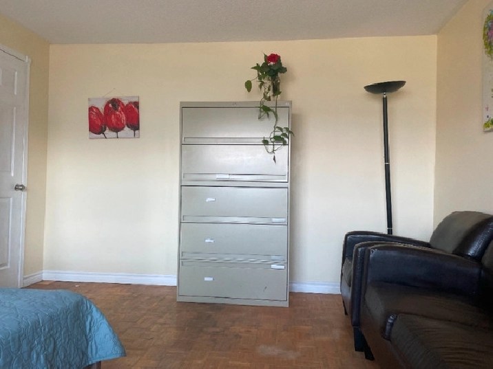 Rent 2 Spacious and Bright private single room in Finch Mccowan in City