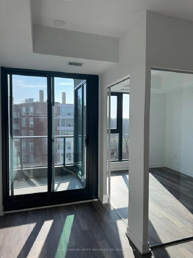 楼花转让 250 Lawrence Assignment 1B 1B ONLY599,000! in City of Toronto,ON Condos for Sale