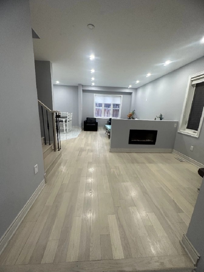 Detached Double Garage Modern House avail for Rent in Milton in