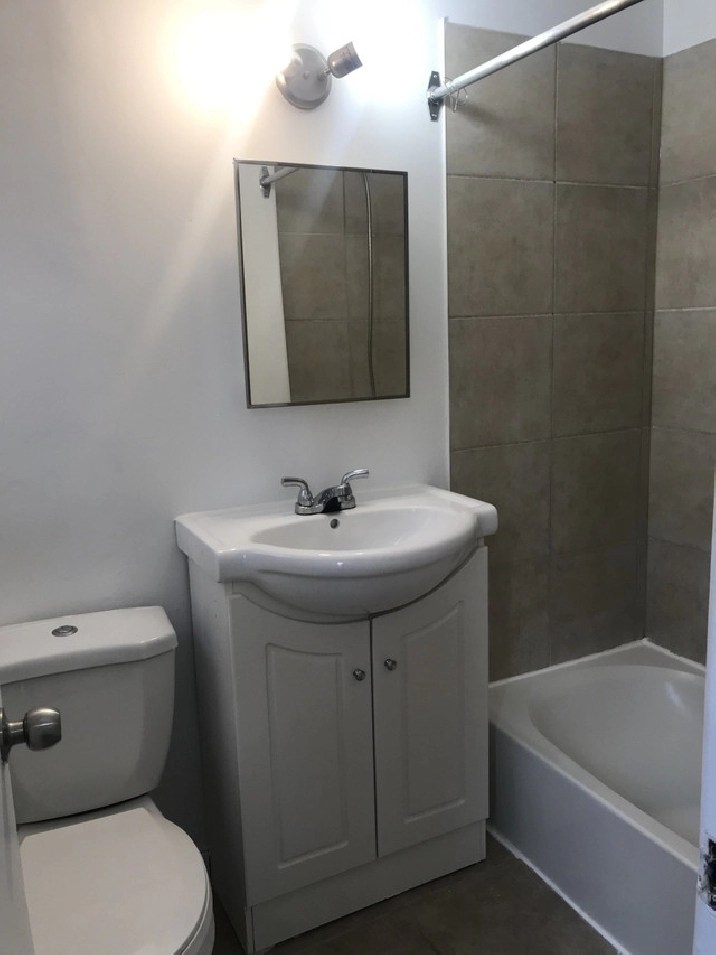 Beau grand 1½ StJean Baptiste juillet Conciergerie in Québec City,QC