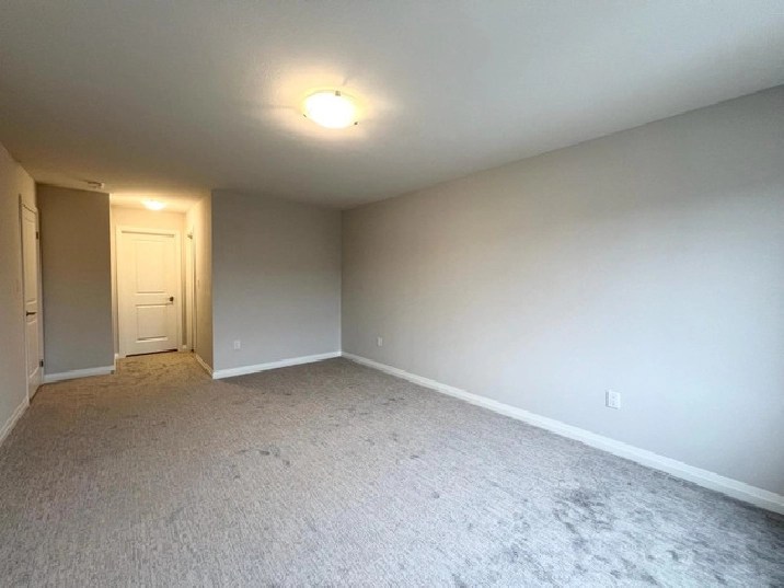 4 BEDROOM FAMILY HOUSE AVAILABLE IN THOROLD in St. Catharines,ON Room Rentals & Roommates