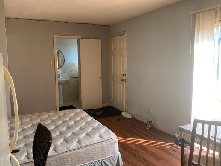 Walk/5 min Bus to Yonge/Finch Station, Studio own bath/kitchen. in City