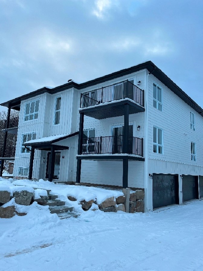 Logement neuf avec garage à louer in Granby,QC Apartments & Condos