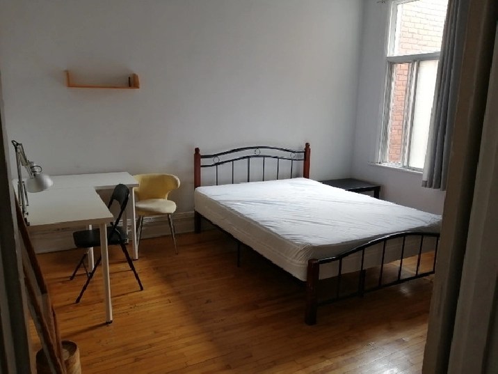 Non smoker room for boy student available now in City of Montréal,QC