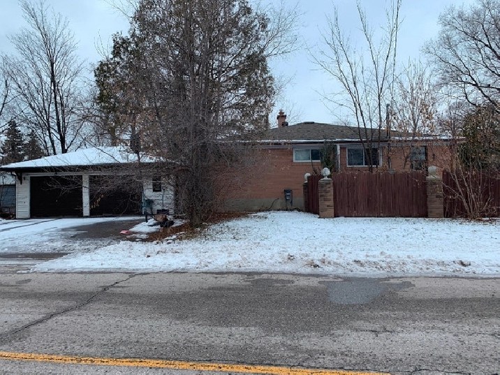 Bungalow at Yonge & Egin Mills Richmond Hill in Markham / York Region