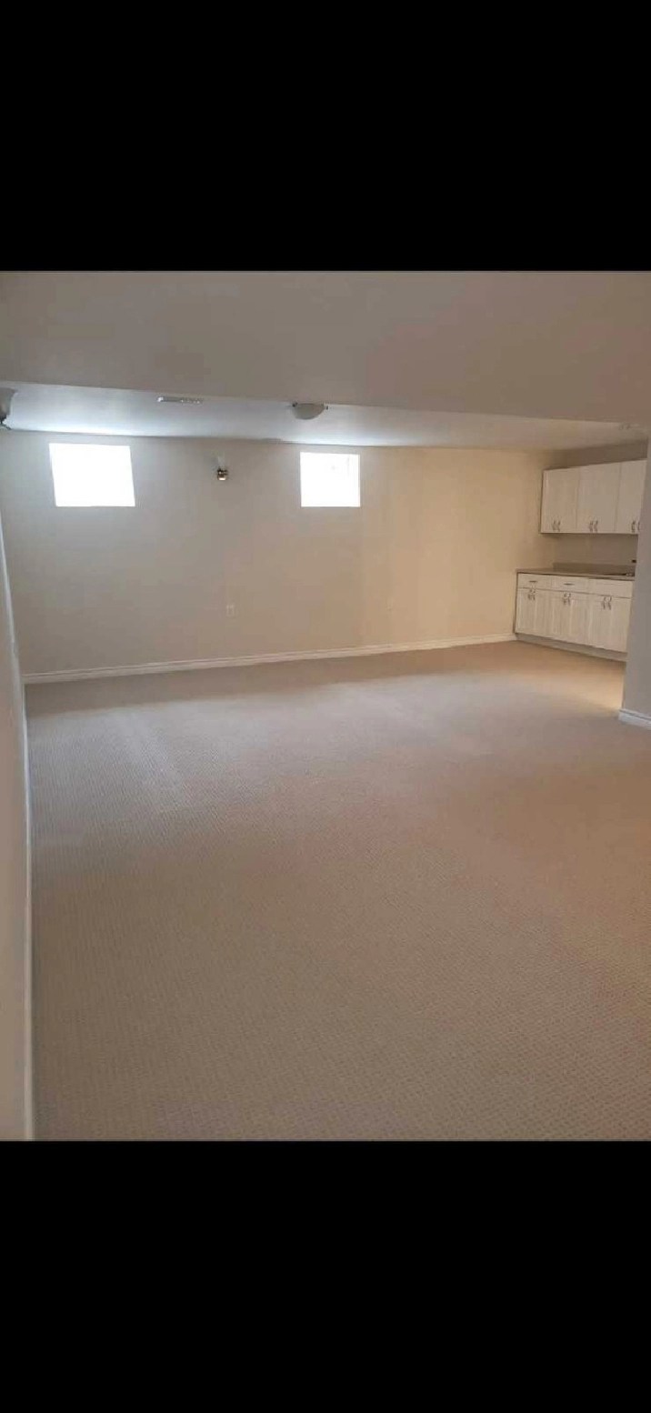 UPTOWN OAKVILLE basement for rent ALL INCLUSIVE in Oakville / Halton Region,ON Apartments