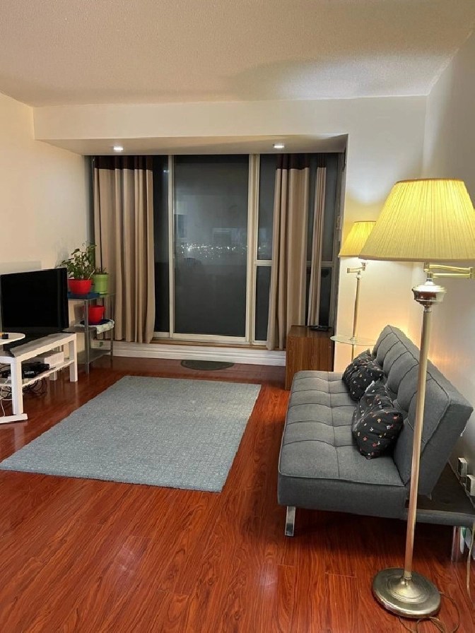 Spacious 2 Bedroom Den(Furnished),2 Bath Condo for Rent,Toronto. in City of Toronto,ON