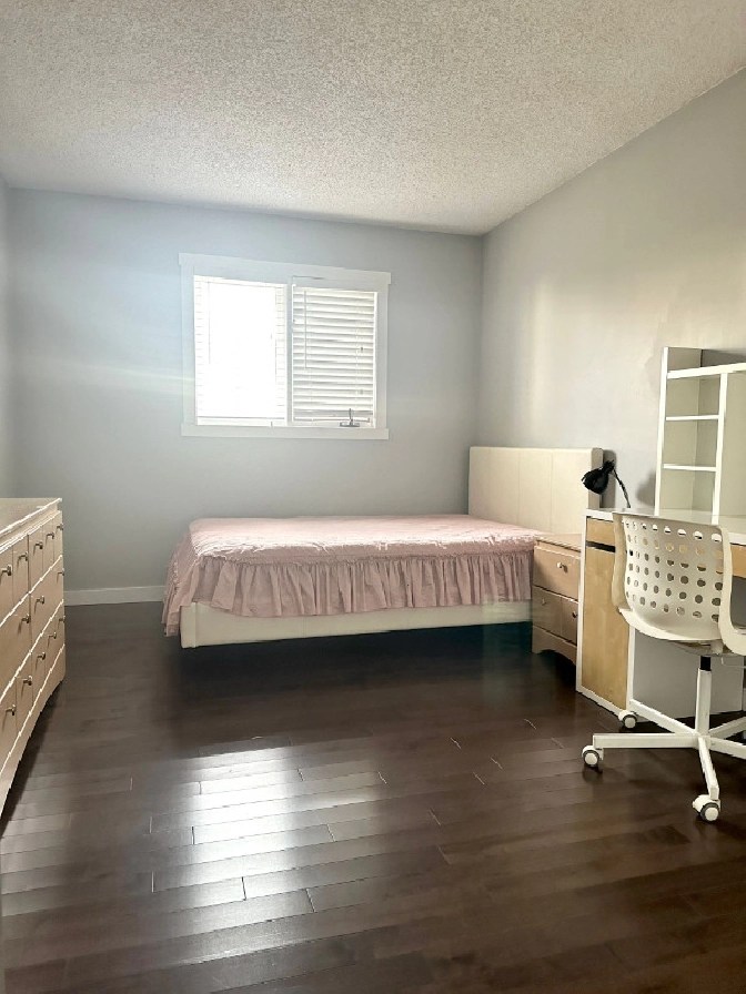 A cozy room on 2nd floor in Edgemont for rent (Female only) in Calgary