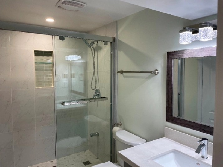 At Keswick, 2 bedroom walkout basement for rent in Markham / York