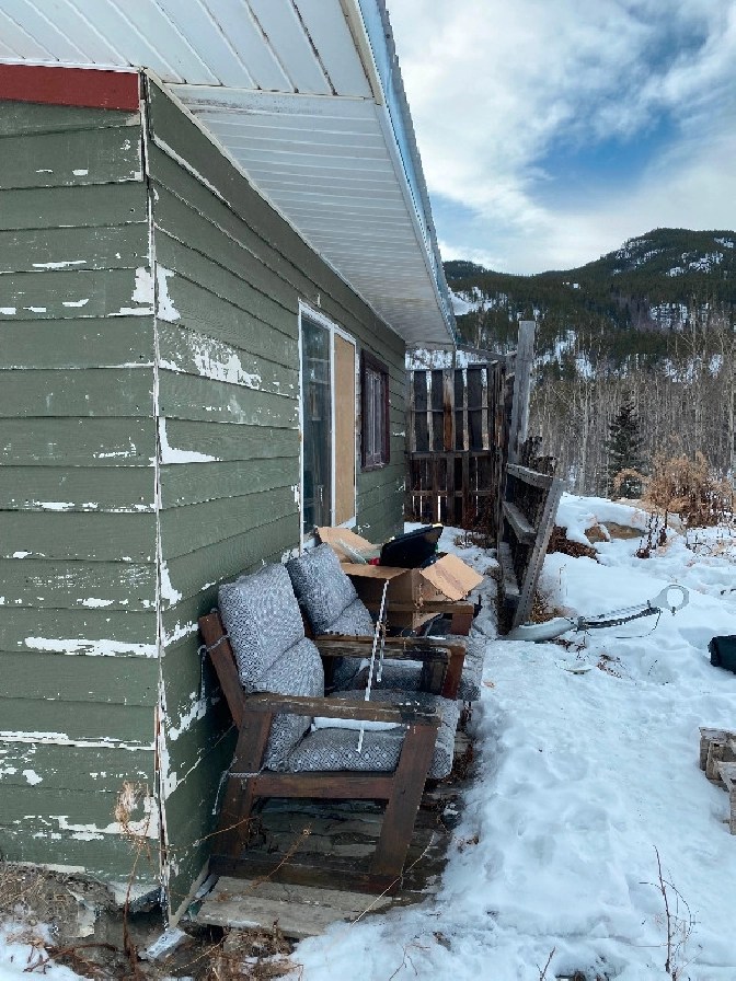 Off grid cabin in Whitehorse,YT Apartments & Condos for Rent