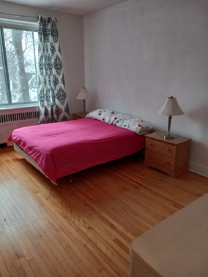 Grand chambre à louer métro Villa Maria in City of Montréal,QC Room