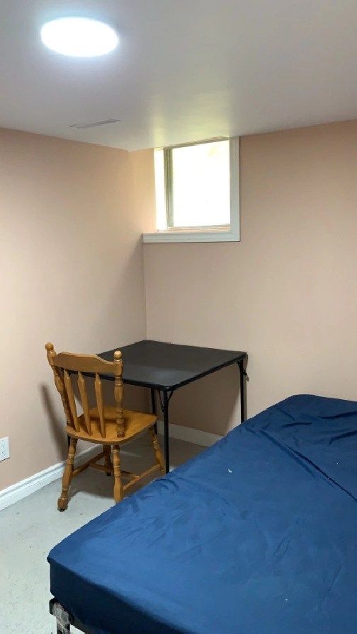 (4) Spacious rooms near Laurel creek for rent starting May in Kitchener
