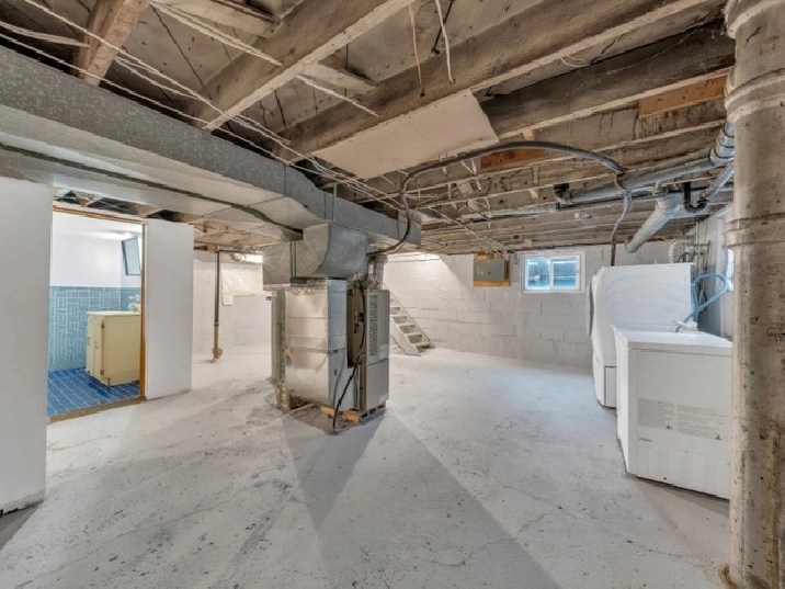 1374 Bruce329,999 in Windsor Region,ON Houses for Sale