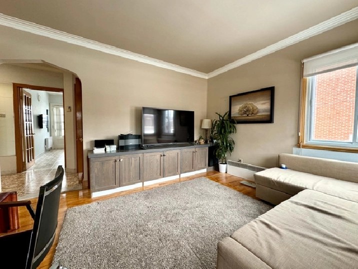 SaintMichel Beau 5 1/2 Lumineux au 1er Étage 1er Avril in City of