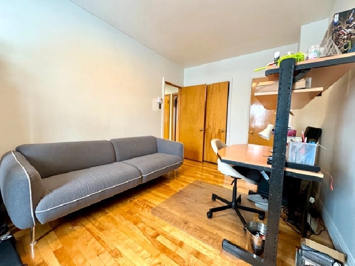 SaintMichel Beau 5 1/2 Lumineux au 1er Étage 1er Avril in City of