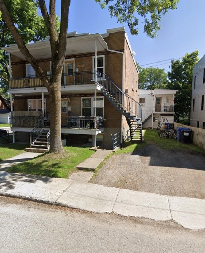 Beau 3 1/2 2e étage Limoilou juillet in Québec City,QC Apartments