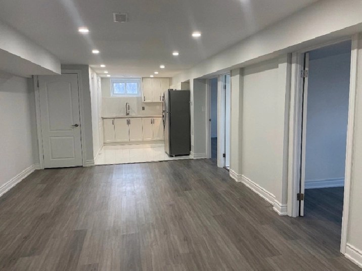 At Keswick, 2 bedroom walkout basement for rent in Markham / York