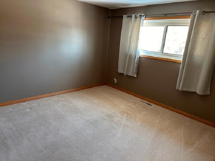 Acreage for sale 20 minutes from Swan River in Winnipeg,MB Houses for