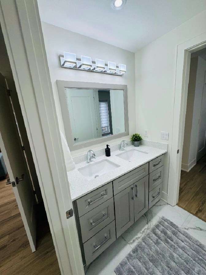 UNITS IN COLLINGWOOD 3 , 2 & 2 BEDROOMS FOR SHORT TERM RENTAL in Barrie