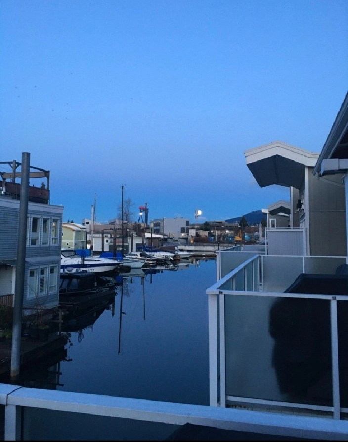 2 bed 2 bath floating home in North Shore,BC Apartments & Condos for Rent