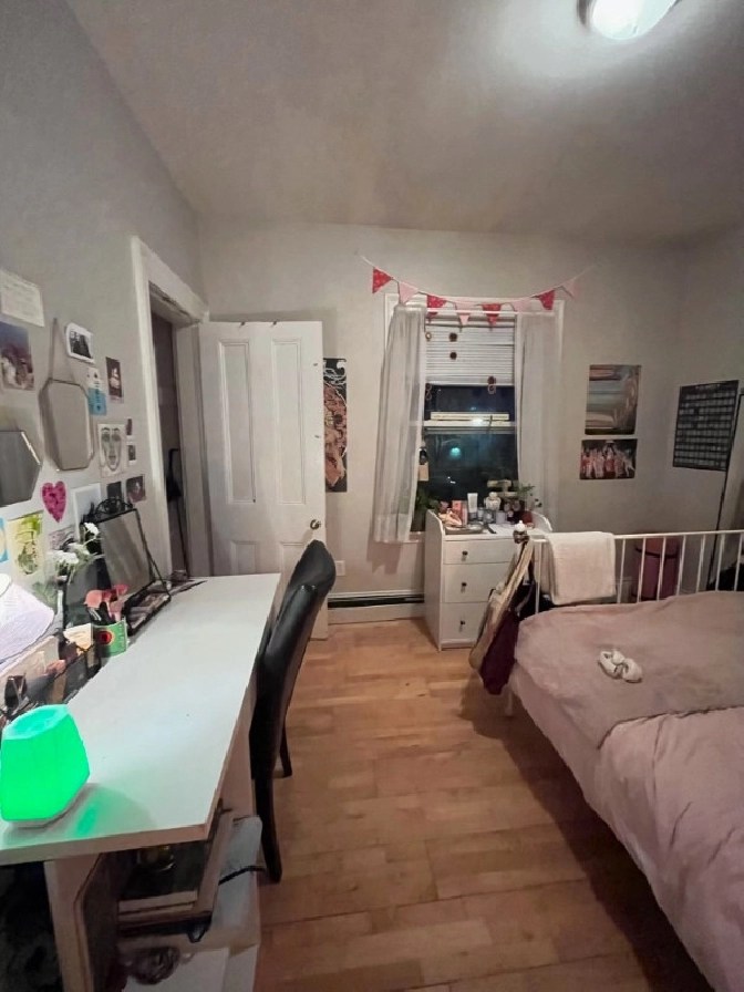 Room for rent Edward St/University Ave, Halifax in City of Halifax,NS