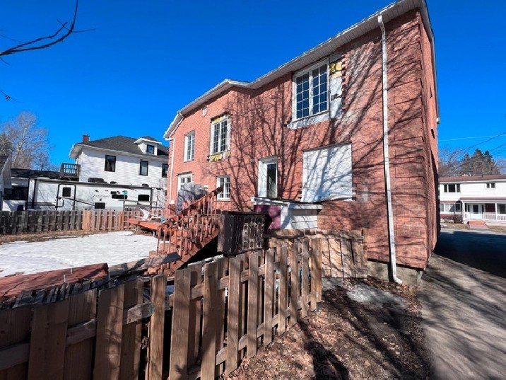 24, avenue Fraser, Edmundston, NB, E3V 2B1 in Edmundston,NB Houses