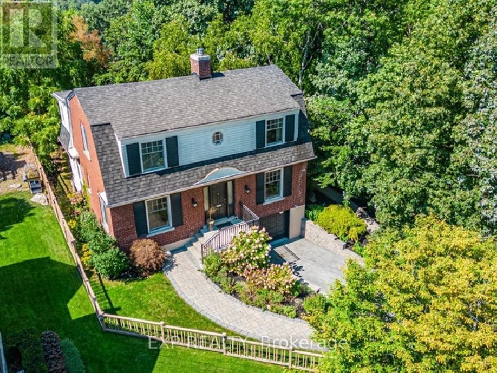 UNIQUE 5 BEDROOM HOUSE IN BABY POINT ON RAVINE in City of Toronto,ON
