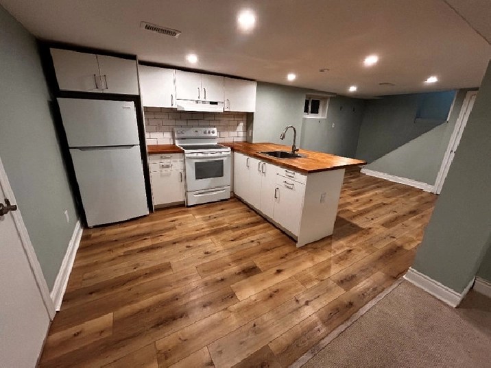 1 bedroom basement apartment in Burlington in Hamilton,ON Apartments