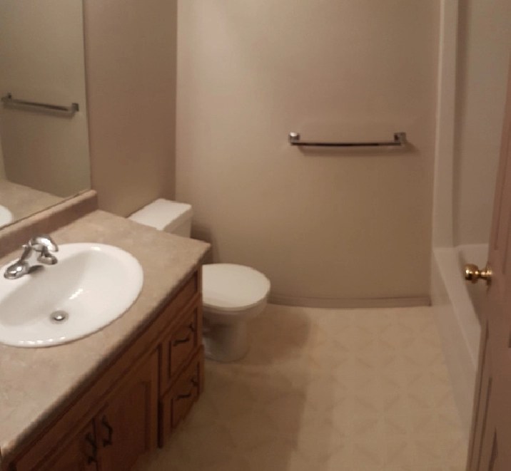 Large 3 bedroom townhouse in Medicine Hat,AB Apartments & Condos for Rent