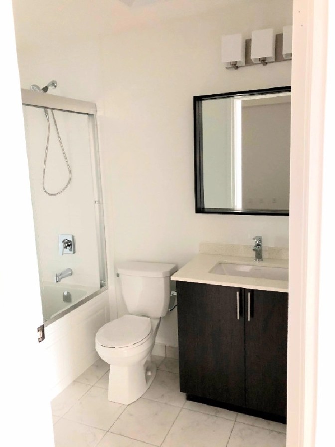 1 BR 1 Den in a 2year old condo for rent in Scarborough in City of