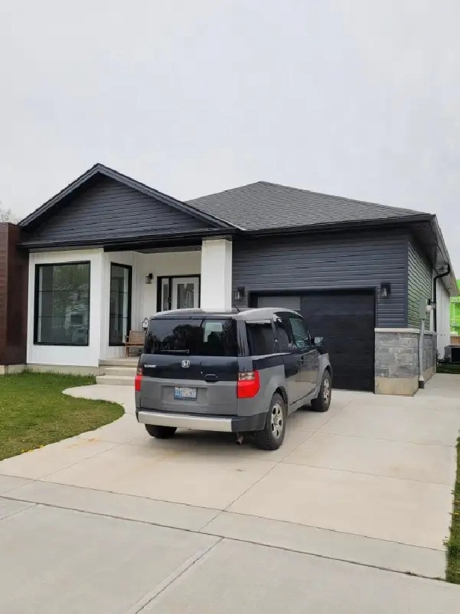 Amazing bungalow for sale with potential in law suite or in Sarnia,ON Houses for Sale