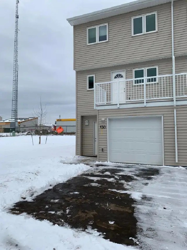 130 Applewood Dr in Fort McMurray,AB Apartments & Condos for Rent