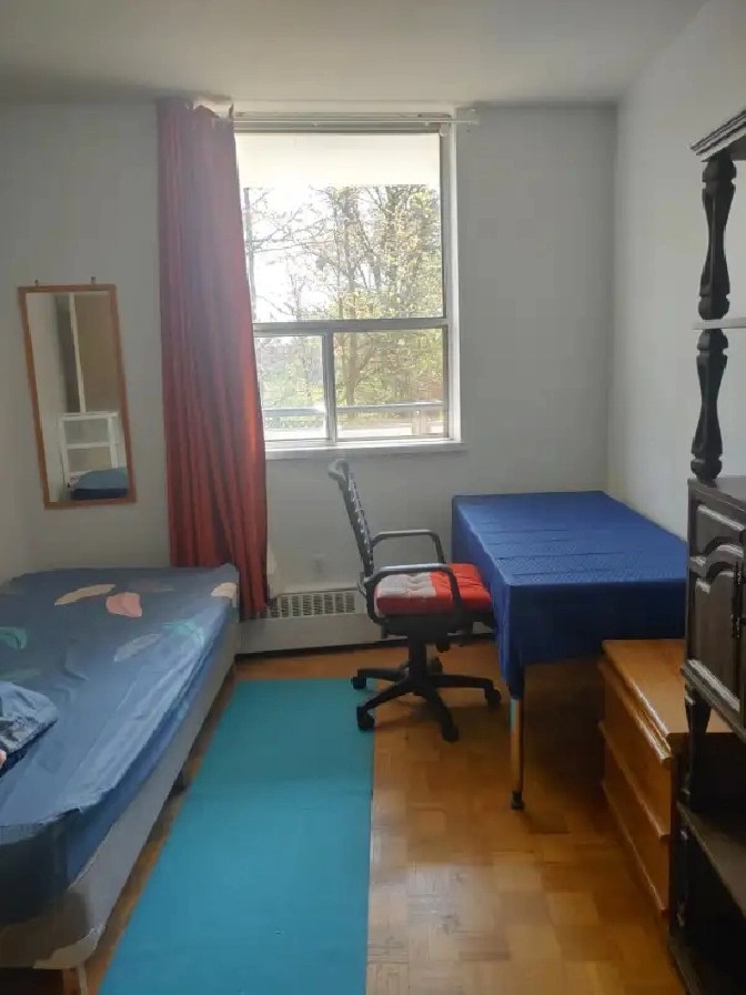 Apartment Room for Rent on Yonge Street in City of Toronto,ON Room