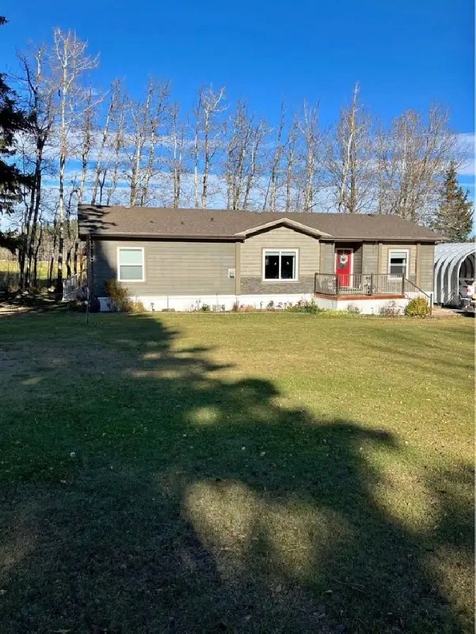 Private Sale Beautiful Manufactured Home Must Be Moved in Red Deer,AB Houses for Sale